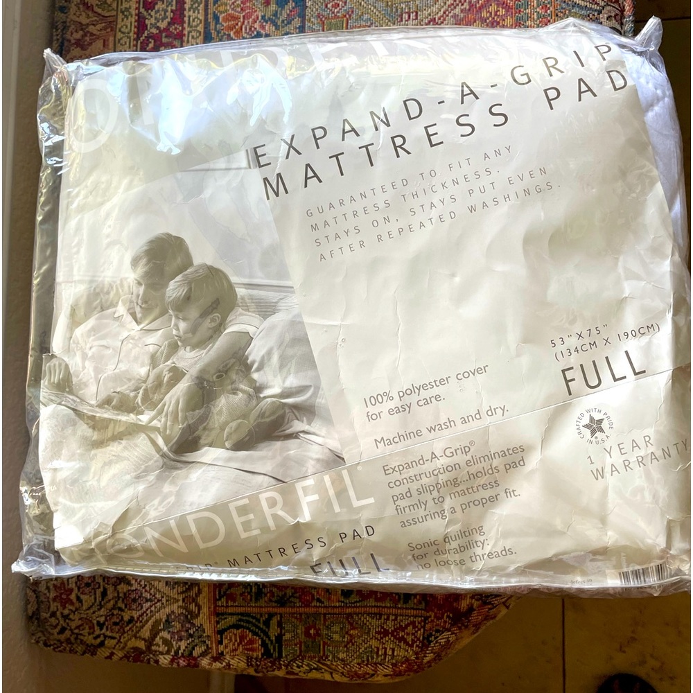 Wonderfil Expand-A-Grip Mattress pad, Size Full